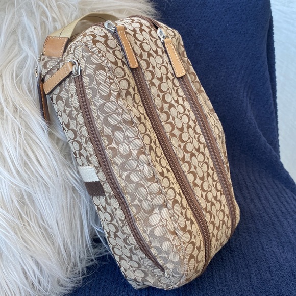 Coach gently used large toiletries travel bag - Picture 2 of 4